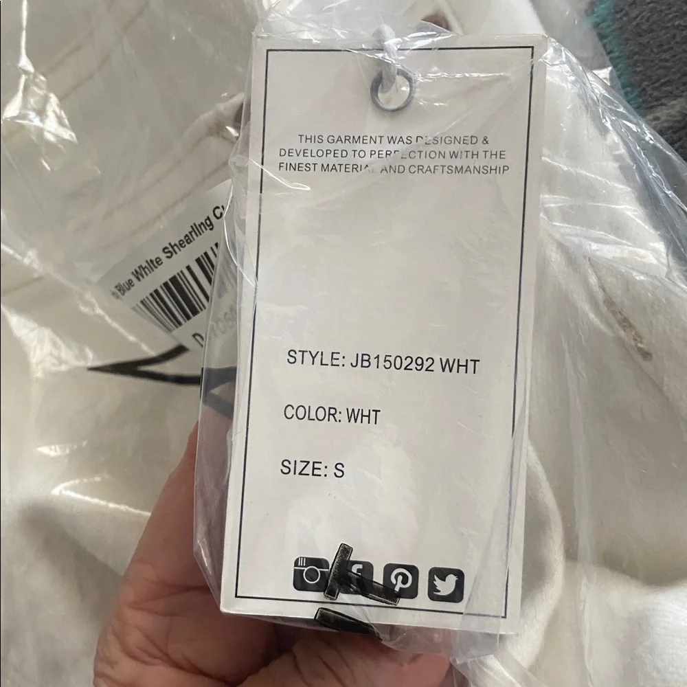 Judy blue NWT white shearling cuff shorts size small - Picture 8 of 9